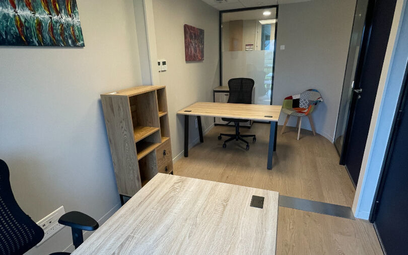 BUREAUX ESPACE PARTAGE PLOUGASTEL DAOULAS A LOUER - 1274