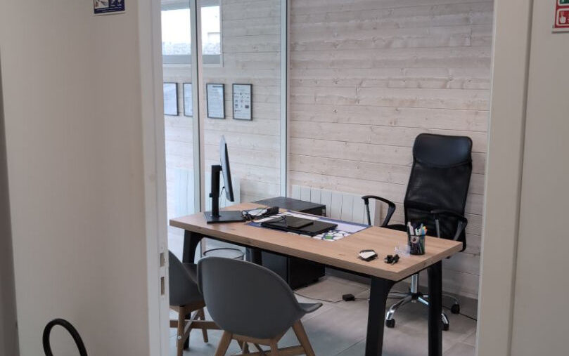 Bureaux Saint Martin Des Champs 54 m2 - 1336