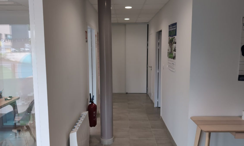 Bureaux Saint Martin Des Champs 54 m2 - 1336